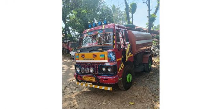 മനുഷ്യവിസർജ്യം ജനവാസ മേഖലയിൽ തള്ളി ; രണ്ടുപേർ അറസ്റ്റിൽ മനുഷ്യവിസർജ്യം ജനവാസ മേഖലയിൽ തള്ളി ; രണ്ടുപേർ അറസ്റ്റിൽ
