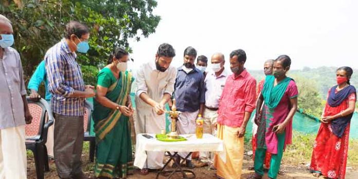 തേക്കുമല പട്ടികജാതി കോളനിയില് മണ്ണ് സംരക്ഷണ പ്രവര്ത്തനങ്ങള്ക്ക് തുടക്കമായി തേക്കുമല പട്ടികജാതി കോളനിയില് മണ്ണ് സംരക്ഷണ പ്രവര്ത്തനങ്ങള്ക്ക് തുടക്കമായി