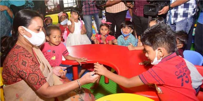 കുട്ടികളുടെ സമഗ്ര വളര്ച്ചയില് അങ്കണവാടികള്ക്ക് സുപ്രധാന പങ്ക് : മന്ത്രി വീണാ ജോര്ജ് കുട്ടികളുടെ സമഗ്ര വളര്ച്ചയില് അങ്കണവാടികള്ക്ക് സുപ്രധാന പങ്ക് : മന്ത്രി വീണാ ജോര്ജ്