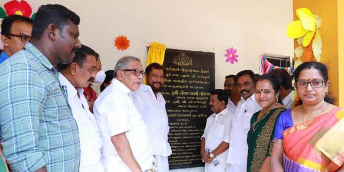 അയിരൂര് ഗവണ്മെന്റ് എല്.പി സ്കൂളിന്റെ പുതിയ കെട്ടിടത്തിന്റെ ഉദ്ഘാടനം മുഖ്യമന്ത്രി നിര്വഹിച്ചു അയിരൂര് ഗവണ്മെന്റ് എല്.പി സ്കൂളിന്റെ പുതിയ കെട്ടിടത്തിന്റെ ഉദ്ഘാടനം മുഖ്യമന്ത്രി നിര്വഹിച്ചു