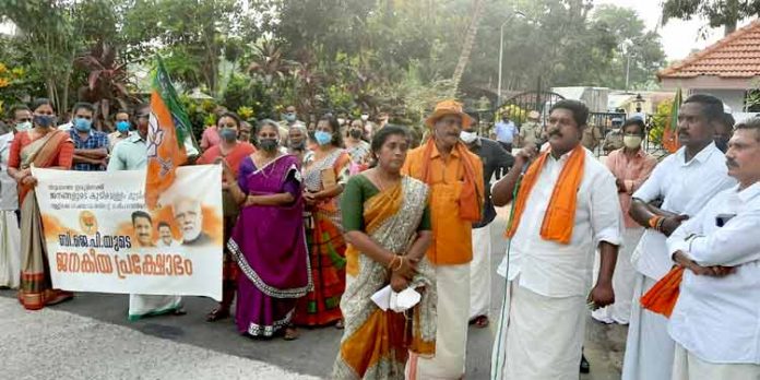 ഗാര്ഹിക ശുദ്ധജല പദ്ധതിയില് നിന്നും മില്മക്ക് വെള്ളം നല്കിയാല് ശക്തമായ സമരം ; ബി.ജെ.പി ഗാര്ഹിക ശുദ്ധജല പദ്ധതിയില് നിന്നും മില്മക്ക് വെള്ളം നല്കിയാല് ശക്തമായ സമരം ; ബി.ജെ.പി