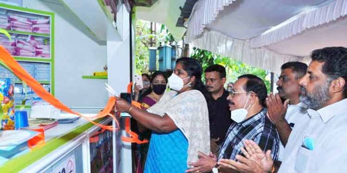 പ്രധാനമന്ത്രി ഭാരതീയ ജന് ഔഷധി കേന്ദ്രത്തിന് തിരുവന്വണ്ടൂരില് തുടക്കമായി പ്രധാനമന്ത്രി ഭാരതീയ ജന് ഔഷധി കേന്ദ്രത്തിന് തിരുവന്വണ്ടൂരില് തുടക്കമായി