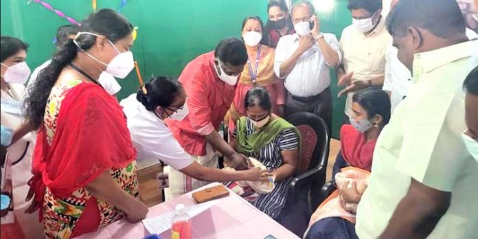 പള്സ് പോളിയോ ഇമ്മ്യൂണൈസേഷന് : അടൂര് താലൂക്ക്തല ഉദ്ഘാടനം ചിറ്റയം ഗോപകുമാര് നിര്വഹിച്ചു പള്സ് പോളിയോ ഇമ്മ്യൂണൈസേഷന് : അടൂര് താലൂക്ക്തല ഉദ്ഘാടനം ചിറ്റയം ഗോപകുമാര് നിര്വഹിച്ചു