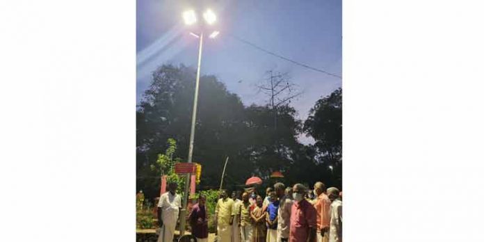 പാണ്ടി മലപ്പുറം ജംഗ്ഷനില് പൊക്കവിളക്ക് സ്ഥാപിച്ചു പാണ്ടി മലപ്പുറം ജംഗ്ഷനില് പൊക്കവിളക്ക് സ്ഥാപിച്ചു