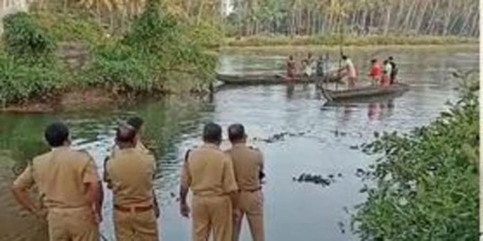 കനോലി കനാലില് ഒഴുക്കില്പ്പെട്ട് രണ്ട് വിദ്യാര്ത്ഥികളെ കാണാതായി കനോലി കനാലില് ഒഴുക്കില്പ്പെട്ട് രണ്ട് വിദ്യാര്ത്ഥികളെ കാണാതായി