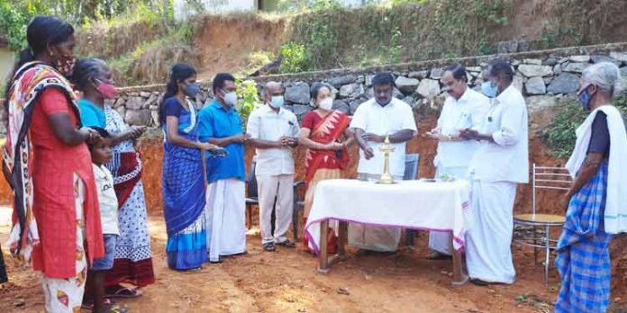 കൈതക്കര പട്ടികജാതി കോളനിയില് മണ്ണ് സംരക്ഷണ പ്രവര്ത്തനങ്ങള്ക്ക് തുടക്കമായി കൈതക്കര പട്ടികജാതി കോളനിയില് മണ്ണ് സംരക്ഷണ പ്രവര്ത്തനങ്ങള്ക്ക് തുടക്കമായി