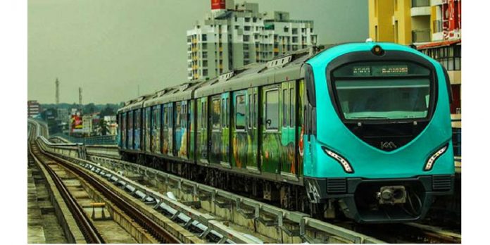 ഫ്ലക്സ് ബോര്ഡ് വീണു കൊച്ചി മെട്രോയിലെ ഗതാഗതം തടസ്സപ്പെട്ടു ഫ്ലക്സ് ബോര്ഡ് വീണു കൊച്ചി മെട്രോയിലെ ഗതാഗതം തടസ്സപ്പെട്ടു