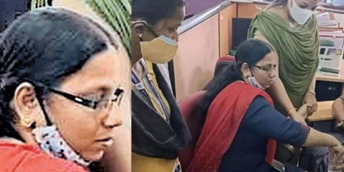 കൈക്കൂലിക്കേസിൽ അറസ്റ്റിലായ എൽസി നേരത്തേയും മാർക്ക് തിരുത്തിയാതായി സിൻഡിക്കേറ്റ് ഉപസമിതിയുടെ കണ്ടെത്തൽ കൈക്കൂലിക്കേസിൽ അറസ്റ്റിലായ എൽസി നേരത്തേയും മാർക്ക് തിരുത്തിയാതായി സിൻഡിക്കേറ്റ് ഉപസമിതിയുടെ കണ്ടെത്തൽ