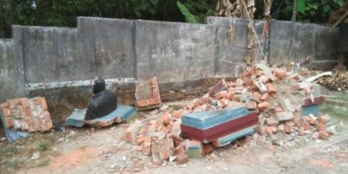 കടയ്ക്കാമണ് കോളനിയിലെ അംബേദ്കര് പ്രതിമ തകര്ത്തത് കമ്മ്യൂണിസ്റ്റ് ഗൂഢാലോചന : അണ്ണാ ഡി എച്ച് ആര് എം പാര്ട്ടി കടയ്ക്കാമണ് കോളനിയിലെ അംബേദ്കര് പ്രതിമ തകര്ത്തത് കമ്മ്യൂണിസ്റ്റ് ഗൂഢാലോചന : അണ്ണാ ഡി എച്ച് ആര് എം പാര്ട്ടി