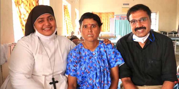 മരിച്ചെന്ന് കരുതി ; 12 വർഷങ്ങൾക്കു ശേഷം വീഡിയോ കോളില് മകനും അമ്മയും കണ്ടുമുട്ടി മരിച്ചെന്ന് കരുതി ; 12 വർഷങ്ങൾക്കു ശേഷം വീഡിയോ കോളില് മകനും അമ്മയും കണ്ടുമുട്ടി