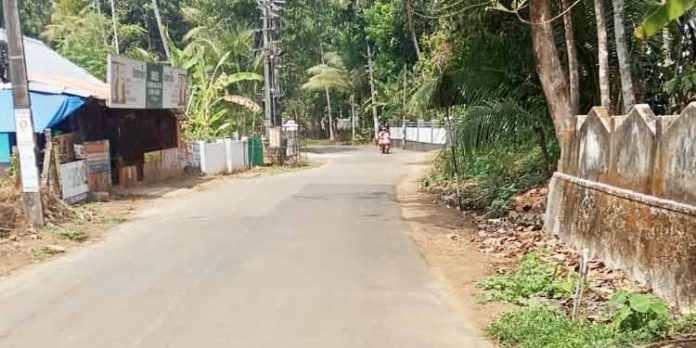 ചെറുകോൽപ്പുഴ – റാന്നി റോഡ് വികസനം നൽകിയതിലും കൂടുതൽ ഭൂമി ഏറ്റെടുക്കാന് സർക്കാർ നീക്കം ; ഭൂഉടമകൾ സമരത്തിലേക്ക് ചെറുകോൽപ്പുഴ – റാന്നി റോഡ് വികസനം നൽകിയതിലും കൂടുതൽ ഭൂമി ഏറ്റെടുക്കാന് സർക്കാർ നീക്കം ; ഭൂഉടമകൾ സമരത്തിലേക്ക്