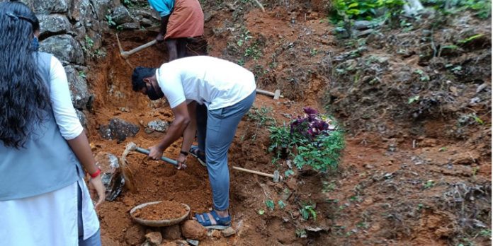 വീഴുമോ എന്ന ഭയം വേണ്ട…അംബികക്ക് ഇനി പടി കയറാം .. വീട്ടിലേക്ക് വീഴുമോ എന്ന ഭയം വേണ്ട…അംബികക്ക് ഇനി പടി കയറാം .. വീട്ടിലേക്ക്