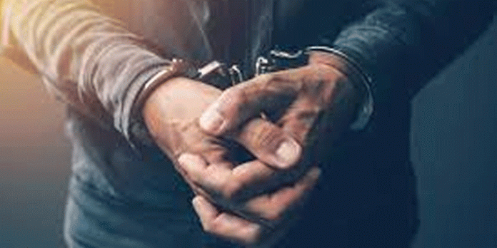 വാഹന പരിശോധനക്കിടെ ഹാഷിഷ് ഓയിലുമായി രണ്ട് പേർ പോലീസ് പിടിയിൽ വാഹന പരിശോധനക്കിടെ ഹാഷിഷ് ഓയിലുമായി രണ്ട് പേർ പോലീസ് പിടിയിൽ