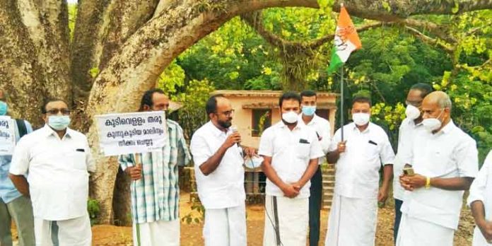 തെള്ളിയൂർ മണ്ഡലം കോൺഗ്രസ് കമ്മിറ്റി ധർണ്ണ നടത്തി തെള്ളിയൂർ മണ്ഡലം കോൺഗ്രസ് കമ്മിറ്റി ധർണ്ണ നടത്തി