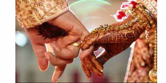 കേരളത്തിൽ വിദ്യാസമ്പന്നരായ പെൺകുട്ടികൾ വിവാഹത്തിനു മടിക്കുന്നു കേരളത്തിൽ വിദ്യാസമ്പന്നരായ പെൺകുട്ടികൾ വിവാഹത്തിനു മടിക്കുന്നു