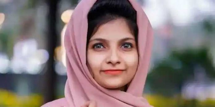 മലയാളി വ്ലോഗര് റിഫ മെഹ്നുവിനെ ദുബൈയില് മരിച്ച നിലയില് കണ്ടെത്തി മലയാളി വ്ലോഗര് റിഫ മെഹ്നുവിനെ ദുബൈയില് മരിച്ച നിലയില് കണ്ടെത്തി