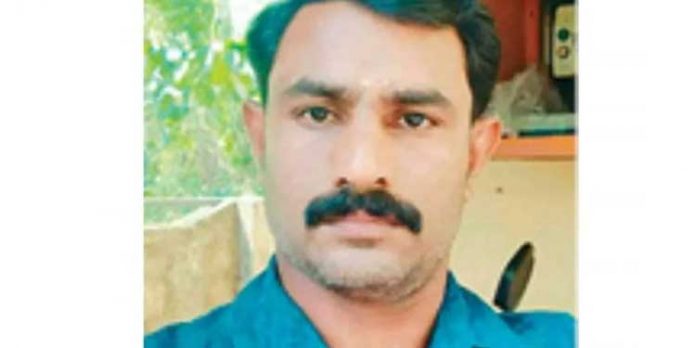 മദ്യപിച്ചെത്തി അമ്മയെ മര്ദിച്ച അച്ഛനെ മകന് ക്രിക്കറ്റ് ബാറ്റുകൊണ്ട് അടിച്ചു കൊന്നു മദ്യപിച്ചെത്തി അമ്മയെ മര്ദിച്ച അച്ഛനെ മകന് ക്രിക്കറ്റ് ബാറ്റുകൊണ്ട് അടിച്ചു കൊന്നു