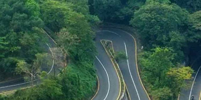 വയനാട് ചുരത്തില് കെ.എസ്.ആര്.ടി.സി ബസ് നിയന്ത്രണം വിട്ടു ; കൊക്കയിൽ വീണ് യാത്രക്കാരന് പരിക്കേറ്റു വയനാട് ചുരത്തില് കെ.എസ്.ആര്.ടി.സി ബസ് നിയന്ത്രണം വിട്ടു ; കൊക്കയിൽ വീണ് യാത്രക്കാരന് പരിക്കേറ്റു