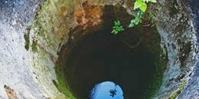 കിണറ്റില് വീണ യുവതിയെ അഗ്നിശമന സേന രക്ഷപ്പെടുത്തി കിണറ്റില് വീണ യുവതിയെ അഗ്നിശമന സേന രക്ഷപ്പെടുത്തി