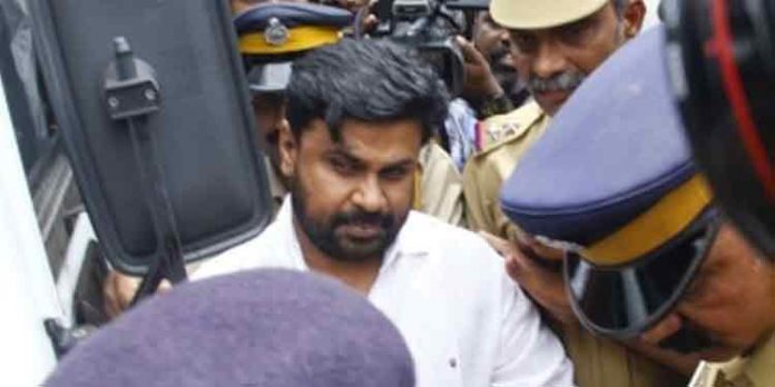 ദൃശ്യങ്ങള് കോടതിയുടെ കസ്റ്റഡിയില് നിന്നു ചോര്ന്നതായി അന്വേഷണ സംഘം സ്ഥിരീകരിച്ചു ദൃശ്യങ്ങള് കോടതിയുടെ കസ്റ്റഡിയില് നിന്നു ചോര്ന്നതായി അന്വേഷണ സംഘം സ്ഥിരീകരിച്ചു