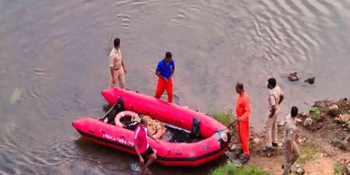പമ്പാനദിയില് കുളിക്കാനിറങ്ങിയ വിദ്യാര്ത്ഥിയെ ഒഴുക്കില്പെട്ടു കാണാതായി പമ്പാനദിയില് കുളിക്കാനിറങ്ങിയ വിദ്യാര്ത്ഥിയെ ഒഴുക്കില്പെട്ടു കാണാതായി