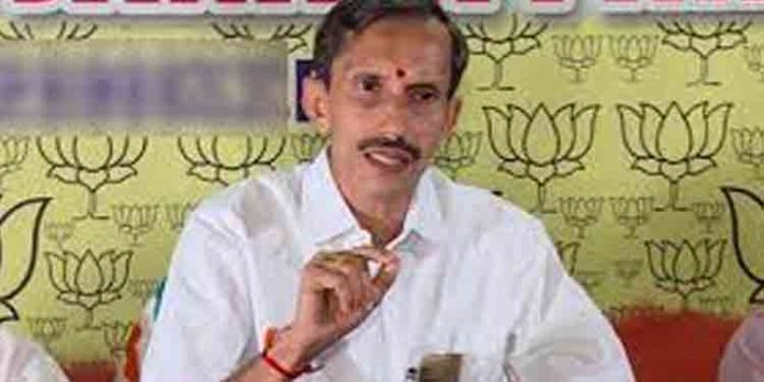 ചെങ്കൊടിയും അരിവാള് ചുറ്റികയും മാത്രമേ ബാക്കിയുണ്ടാകൂ ; സിപിഎമ്മിന് രൂക്ഷവിമര്ശനവുമായി എം.ടി രമേശ് ചെങ്കൊടിയും അരിവാള് ചുറ്റികയും മാത്രമേ ബാക്കിയുണ്ടാകൂ ; സിപിഎമ്മിന് രൂക്ഷവിമര്ശനവുമായി എം.ടി രമേശ്