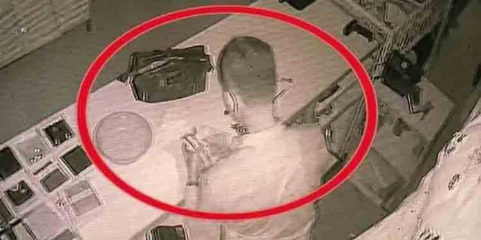 തലസ്ഥാനത്ത് വസ്ത്ര വില്പ്പനശാലകളില് വന് മോഷണം തലസ്ഥാനത്ത് വസ്ത്ര വില്പ്പനശാലകളില് വന് മോഷണം
