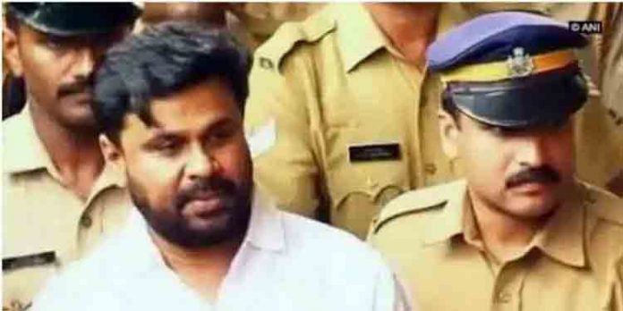 നടിയെ ആക്രമിച്ച കേസില് ദിലീപിന് തിരിച്ചടി ; ദിലീപ് സമര്പിച്ച ഹര്ജി ഹൈകോടതി തള്ളി നടിയെ ആക്രമിച്ച കേസില് ദിലീപിന് തിരിച്ചടി ; ദിലീപ് സമര്പിച്ച ഹര്ജി ഹൈകോടതി തള്ളി