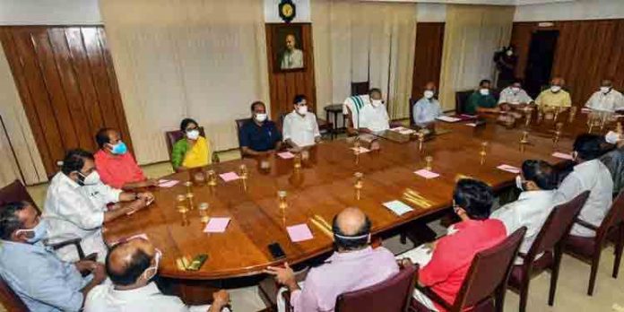 ഭൂമി കൈമാറ്റ വ്യവസ്ഥ പരിഷ്കരിക്കും ; ഭൂരഹിതരായ ഗുണഭോക്താക്കള്ക്ക് ലഭിക്കുന്ന ഭൂമിയും വീടും പണയപ്പെടുത്താം ഭൂമി കൈമാറ്റ വ്യവസ്ഥ പരിഷ്കരിക്കും ; ഭൂരഹിതരായ ഗുണഭോക്താക്കള്ക്ക് ലഭിക്കുന്ന ഭൂമിയും വീടും പണയപ്പെടുത്താം