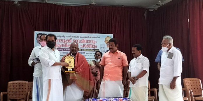 റാന്നി താലൂക്ക് ലൈബ്രറി കൗണ്സില് നേതൃത്വത്തില് സെമിനാറും ആദരിക്കലും നടത്തി റാന്നി താലൂക്ക് ലൈബ്രറി കൗണ്സില് നേതൃത്വത്തില് സെമിനാറും ആദരിക്കലും നടത്തി