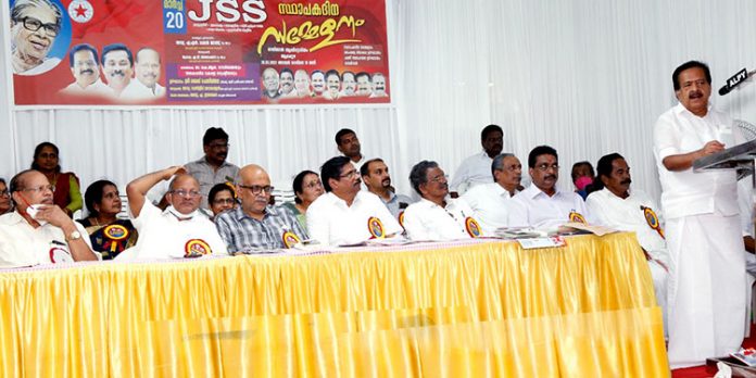 ഗൗരിയമ്മയുടെ ഭൂപരിഷ്ക്കരണ നിയമം സർക്കാർ അട്ടിമറിക്കുന്നു ; രമേശ് ചെന്നിത്തല ഗൗരിയമ്മയുടെ ഭൂപരിഷ്ക്കരണ നിയമം സർക്കാർ അട്ടിമറിക്കുന്നു ; രമേശ് ചെന്നിത്തല