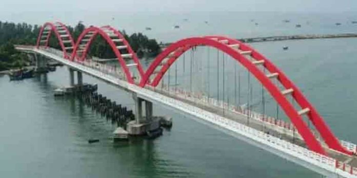 വലിയഴീക്കൽ പാലം മുഖ്യമന്ത്രി ഇന്ന് നാടിനു സമർപ്പിക്കും വലിയഴീക്കൽ പാലം മുഖ്യമന്ത്രി ഇന്ന് നാടിനു സമർപ്പിക്കും
