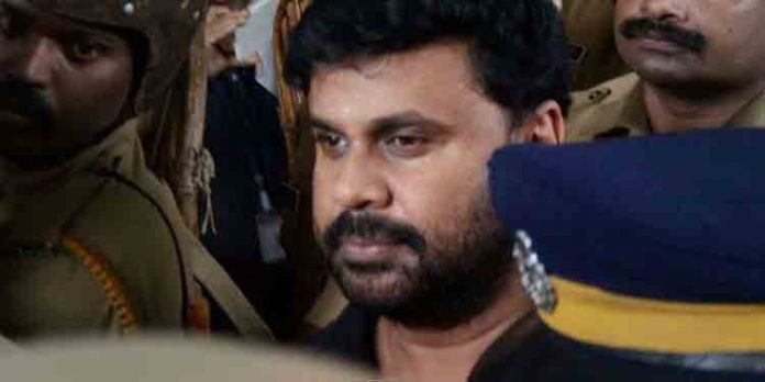 നടിയെ ആക്രമിച്ച കേസില് ദൃശ്യങ്ങള് ചോര്ന്നത് കോടതിയില് നിന്ന് ; പ്രോസിക്യൂഷന് നടിയെ ആക്രമിച്ച കേസില് ദൃശ്യങ്ങള് ചോര്ന്നത് കോടതിയില് നിന്ന് ; പ്രോസിക്യൂഷന്