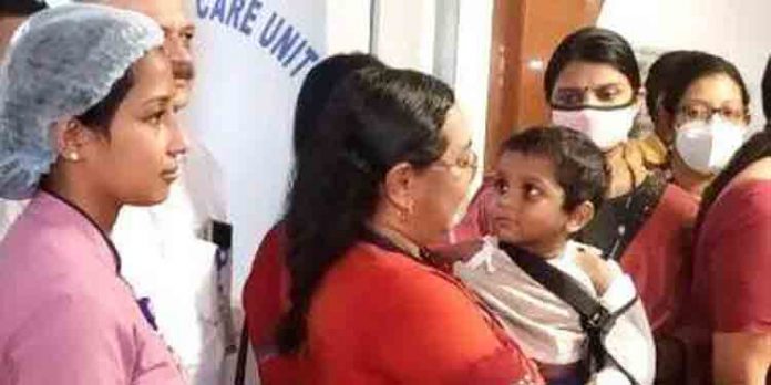 തൃക്കാക്കരയിലെ കുഞ്ഞ് ആശുപത്രിയിലെ പിറന്നാളാഘോഷത്തിന് ശേഷം അച്ഛനോടൊപ്പം പോയി തൃക്കാക്കരയിലെ കുഞ്ഞ് ആശുപത്രിയിലെ പിറന്നാളാഘോഷത്തിന് ശേഷം അച്ഛനോടൊപ്പം പോയി