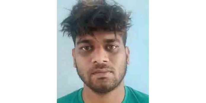 കള്ളം പറഞ്ഞ് വിവാഹ നിശ്ചയം ; പത്ത് ലക്ഷം തട്ടിയ രണ്ട് യുവാക്കള് പിടിയില് കള്ളം പറഞ്ഞ് വിവാഹ നിശ്ചയം ; പത്ത് ലക്ഷം തട്ടിയ രണ്ട് യുവാക്കള് പിടിയില്