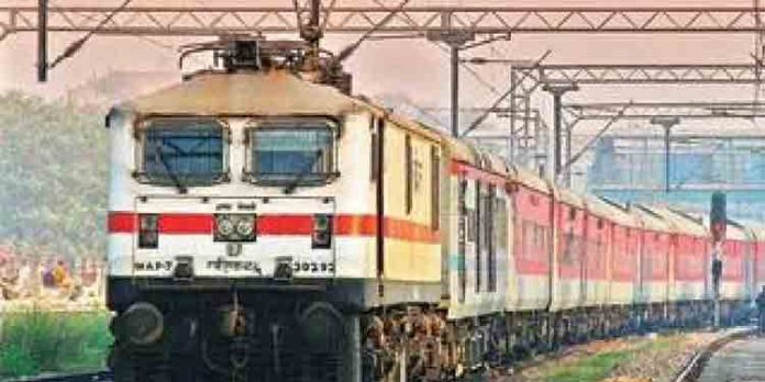 ട്രാക്കില് അറ്റകുറ്റപ്പണി നടക്കുന്നതിനാല് കോട്ടയം വഴി പോകേണ്ട ചില ട്രെയിനുകള് ആലപ്പുഴ വഴി തിരിച്ചുവിടും ട്രാക്കില് അറ്റകുറ്റപ്പണി നടക്കുന്നതിനാല് കോട്ടയം വഴി പോകേണ്ട ചില ട്രെയിനുകള് ആലപ്പുഴ വഴി തിരിച്ചുവിടും