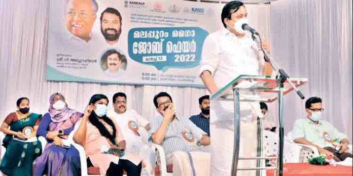 കൂടുതല് തൊഴിലവസരങ്ങള് സൃഷ്ടിക്കുകയാണ് സർക്കാർ ലക്ഷ്യം : മന്ത്രി വി. അബ്ദുറഹിമാന് കൂടുതല് തൊഴിലവസരങ്ങള് സൃഷ്ടിക്കുകയാണ് സർക്കാർ ലക്ഷ്യം : മന്ത്രി വി. അബ്ദുറഹിമാന്