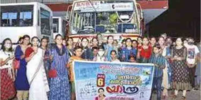 സമാധാനസന്ദേശവുമായി വനിതാ കണ്ടക്ടർമാരുടെ ആനവണ്ടി യാത്ര സമാധാനസന്ദേശവുമായി വനിതാ കണ്ടക്ടർമാരുടെ ആനവണ്ടി യാത്ര