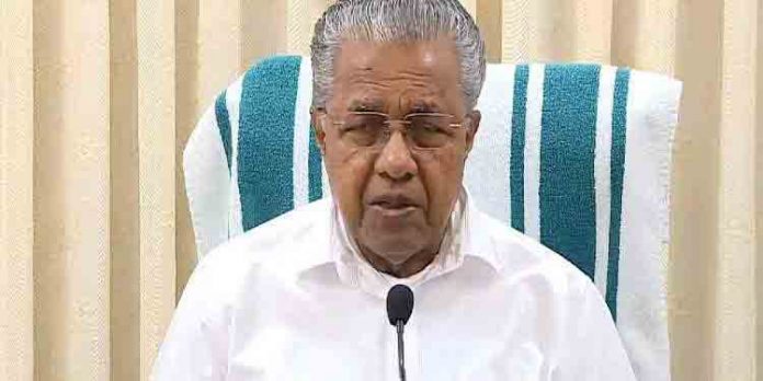 മുഖ്യമന്ത്രിയുടെ സുരക്ഷാ വാഹന വ്യൂഹത്തിനിടയിലേക്ക് ചെങ്കൊടിയുമായി ബൈക്കുകള് ഓടിച്ചു കയറ്റി ; സുരക്ഷാ വീഴ്ച മുഖ്യമന്ത്രിയുടെ സുരക്ഷാ വാഹന വ്യൂഹത്തിനിടയിലേക്ക് ചെങ്കൊടിയുമായി ബൈക്കുകള് ഓടിച്ചു കയറ്റി ; സുരക്ഷാ വീഴ്ച