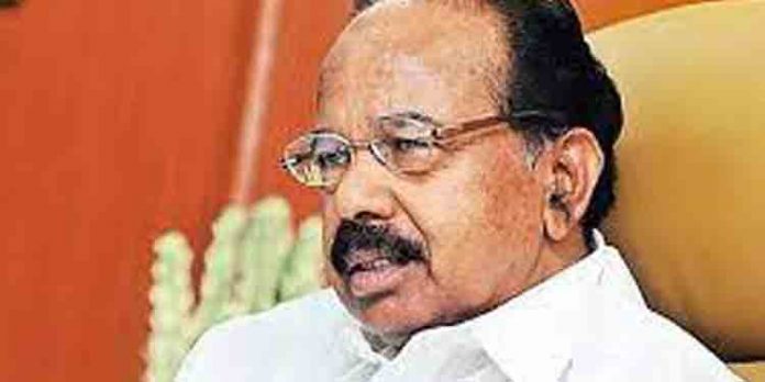പാര്ട്ടിയോട് കൂറുള്ളവരുടെ നില പരുങ്ങലിലാണെന്നും ഇപ്പോള് അവസരവാദികളുടെ കാലമാണെന്നും മുതിര്ന്ന കോണ്ഗ്രസ് നേതാവ് വീരപ്പ മൊയ്ലി പാര്ട്ടിയോട് കൂറുള്ളവരുടെ നില പരുങ്ങലിലാണെന്നും ഇപ്പോള് അവസരവാദികളുടെ കാലമാണെന്നും മുതിര്ന്ന കോണ്ഗ്രസ് നേതാവ് വീരപ്പ മൊയ്ലി