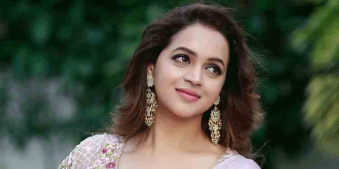 ‘ന്റിക്കാക്കാക്കൊരു പ്രേമണ്ടാര്ന്ന്’ ; അഞ്ച് വര്ഷത്തെ ഇടവേളയ്ക്ക് ശേഷം ഭാവന വീണ്ടും മലയാള സിനിമയിലേക്കെത്തുന്നു ‘ന്റിക്കാക്കാക്കൊരു പ്രേമണ്ടാര്ന്ന്’ ; അഞ്ച് വര്ഷത്തെ ഇടവേളയ്ക്ക് ശേഷം ഭാവന വീണ്ടും മലയാള സിനിമയിലേക്കെത്തുന്നു