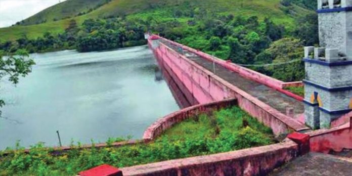 മുല്ലപ്പെരിയാര് അണക്കെട്ട് പ്രദേശത്തേക്ക് അനുവാദമില്ലാതെ പുറത്ത് നിന്നുള്ള നാല് പേര് സന്ദര്ശിച്ച സംഭവത്തില് കേസെടുത്തു മുല്ലപ്പെരിയാര് അണക്കെട്ട് പ്രദേശത്തേക്ക് അനുവാദമില്ലാതെ പുറത്ത് നിന്നുള്ള നാല് പേര് സന്ദര്ശിച്ച സംഭവത്തില് കേസെടുത്തു