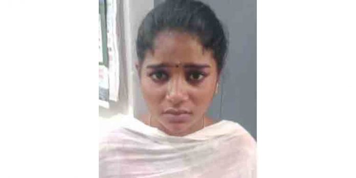 ബസിനുള്ളിൽ വീട്ടമ്മയുടെ മാല മോഷ്ടിച്ച് ഓടി രക്ഷപ്പെടാൻ ശ്രമം ; നാടോടി യുവതി അറസ്റ്റിൽ ബസിനുള്ളിൽ വീട്ടമ്മയുടെ മാല മോഷ്ടിച്ച് ഓടി രക്ഷപ്പെടാൻ ശ്രമം ; നാടോടി യുവതി അറസ്റ്റിൽ