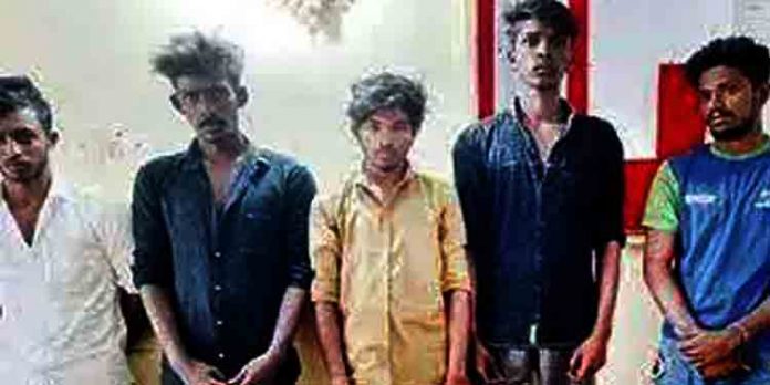 കാപ്പാ ചുമത്തി നാടുകടത്തപ്പെട്ട പ്രതി വെട്ടുകേസില് പിടിയിൽ കാപ്പാ ചുമത്തി നാടുകടത്തപ്പെട്ട പ്രതി വെട്ടുകേസില് പിടിയിൽ