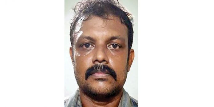 സ്കൂള് വിദ്യാര്ഥികള്ക്ക് കഞ്ചാവ് വില്പന നടത്തുന്നതിനിടെ യുവാവ് പിടിയില് സ്കൂള് വിദ്യാര്ഥികള്ക്ക് കഞ്ചാവ് വില്പന നടത്തുന്നതിനിടെ യുവാവ് പിടിയില്