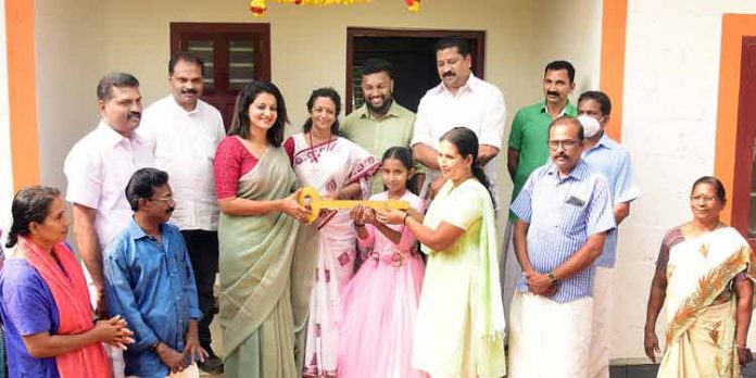 ഡോ.എം.എസ് സുനിലിന്റെ 241-ാ മത് സ്നേഹഭവനം അമ്പിളിക്കും കുടുംബത്തിനും ഡോ.എം.എസ് സുനിലിന്റെ 241-ാ മത് സ്നേഹഭവനം അമ്പിളിക്കും കുടുംബത്തിനും