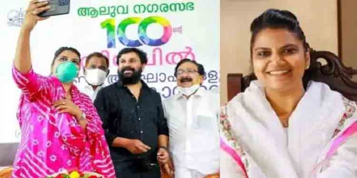 ദിലീപിനൊപ്പമുള്ള സെല്ഫിയില് വിശദീകരണവുമായി ജെബി മേത്തര് ദിലീപിനൊപ്പമുള്ള സെല്ഫിയില് വിശദീകരണവുമായി ജെബി മേത്തര്