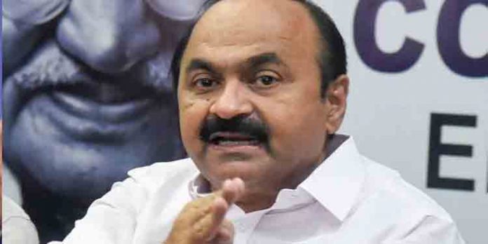 സര്വ്വേ കല്ലുകള് പിഴുതെറിഞ്ഞ് തങ്ങള് ജയിലില് പോകും, സാധാരണക്കാരെ ജയിലിലേക്ക് വിടില്ല : വി.ഡി സതീശന് സര്വ്വേ കല്ലുകള് പിഴുതെറിഞ്ഞ് തങ്ങള് ജയിലില് പോകും, സാധാരണക്കാരെ ജയിലിലേക്ക് വിടില്ല : വി.ഡി സതീശന്