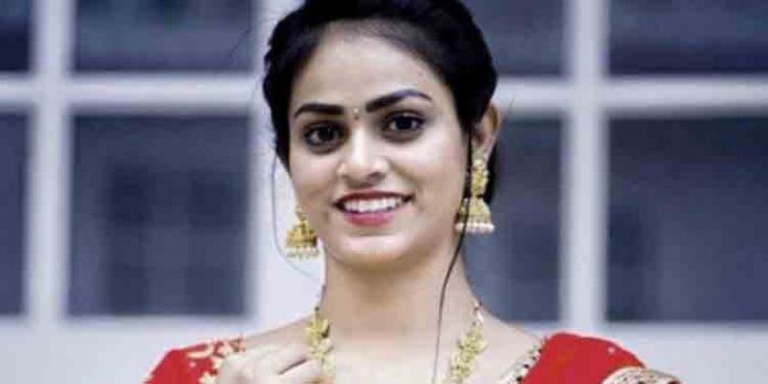 തെലുങ്കു നടി ഗായത്രി വാഹനാപകടത്തില് മരിച്ചു തെലുങ്കു നടി ഗായത്രി വാഹനാപകടത്തില് മരിച്ചു