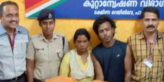 ട്രെയിന് മാര്ഗം 18 കിലോ കഞ്ചാവ് കടത്താന് ശ്രമം ; യുവതിയുള്പ്പെടെ രണ്ടുപേര് അറസ്റ്റില് ട്രെയിന് മാര്ഗം 18 കിലോ കഞ്ചാവ് കടത്താന് ശ്രമം ; യുവതിയുള്പ്പെടെ രണ്ടുപേര് അറസ്റ്റില്